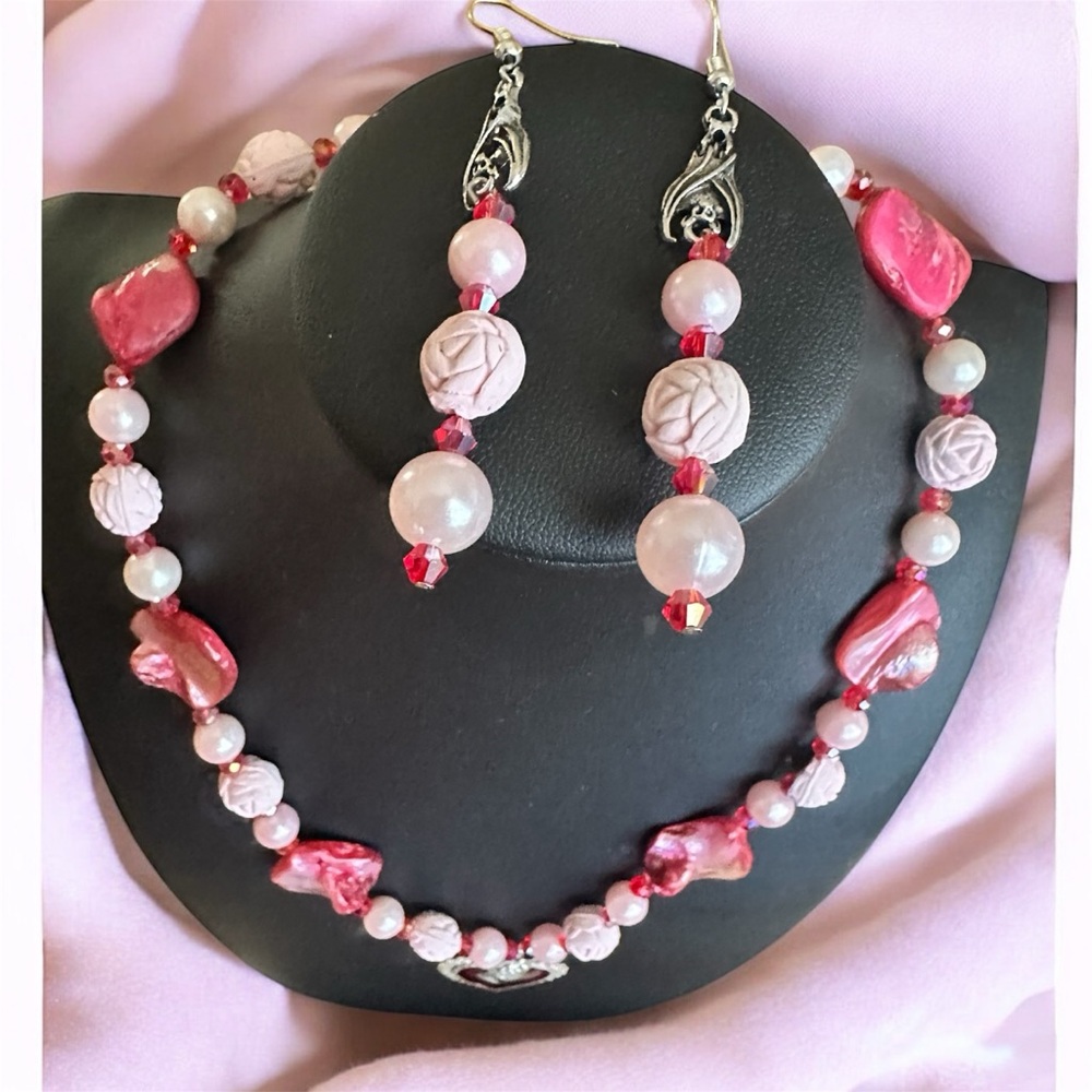Handmade Elegant Red and Gold Heart Pendant Necklace